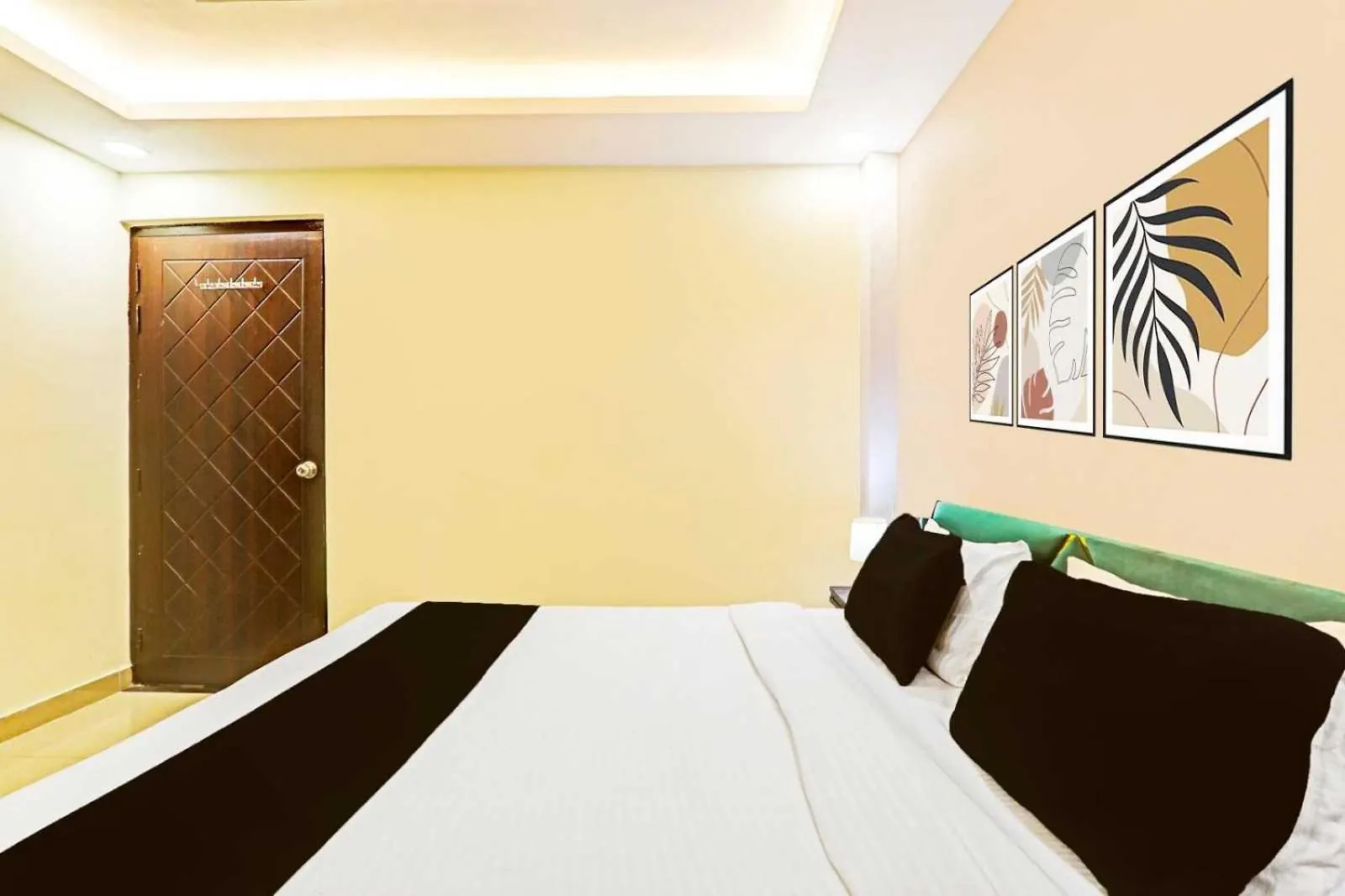 Hotel O Iit Varanasi Formerly Shree Gopal Upwan