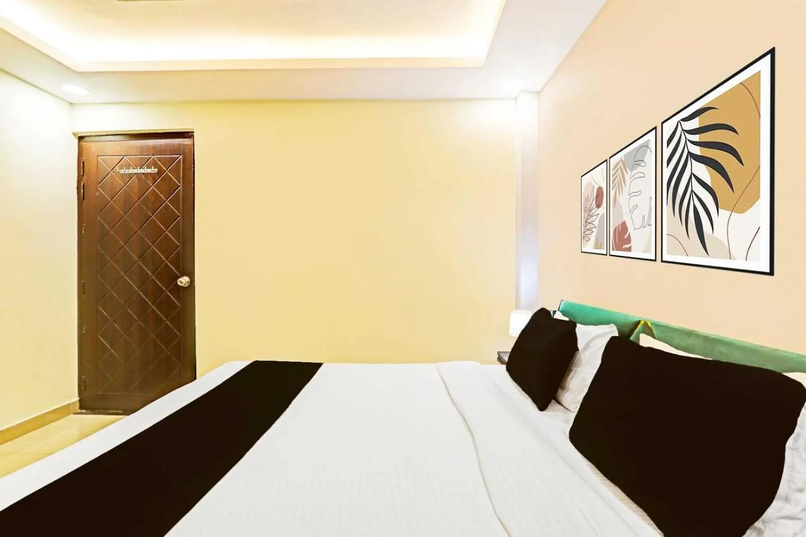 Hotel O Iit Varanasi Formerly Shree Gopal Upwan